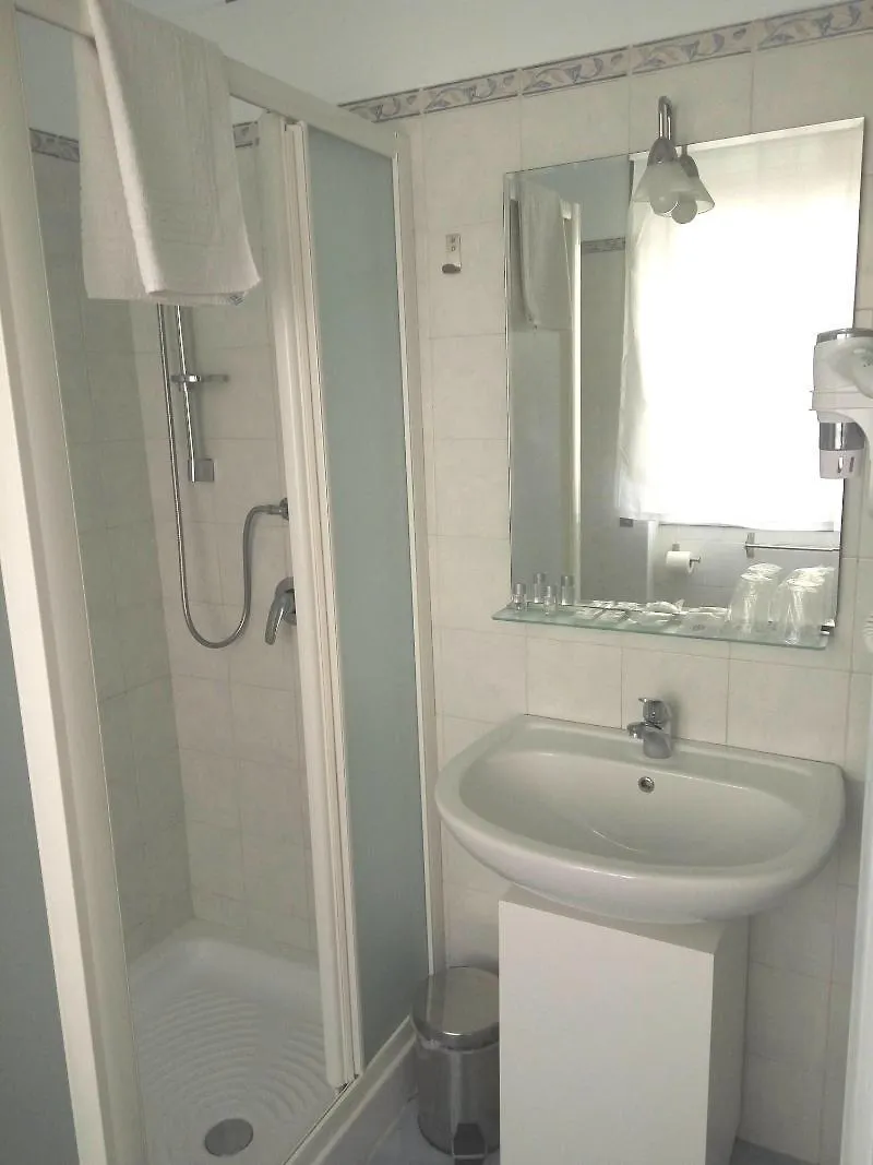 לינה וארוחת בוקר קטאניה Michelangelo Rooms